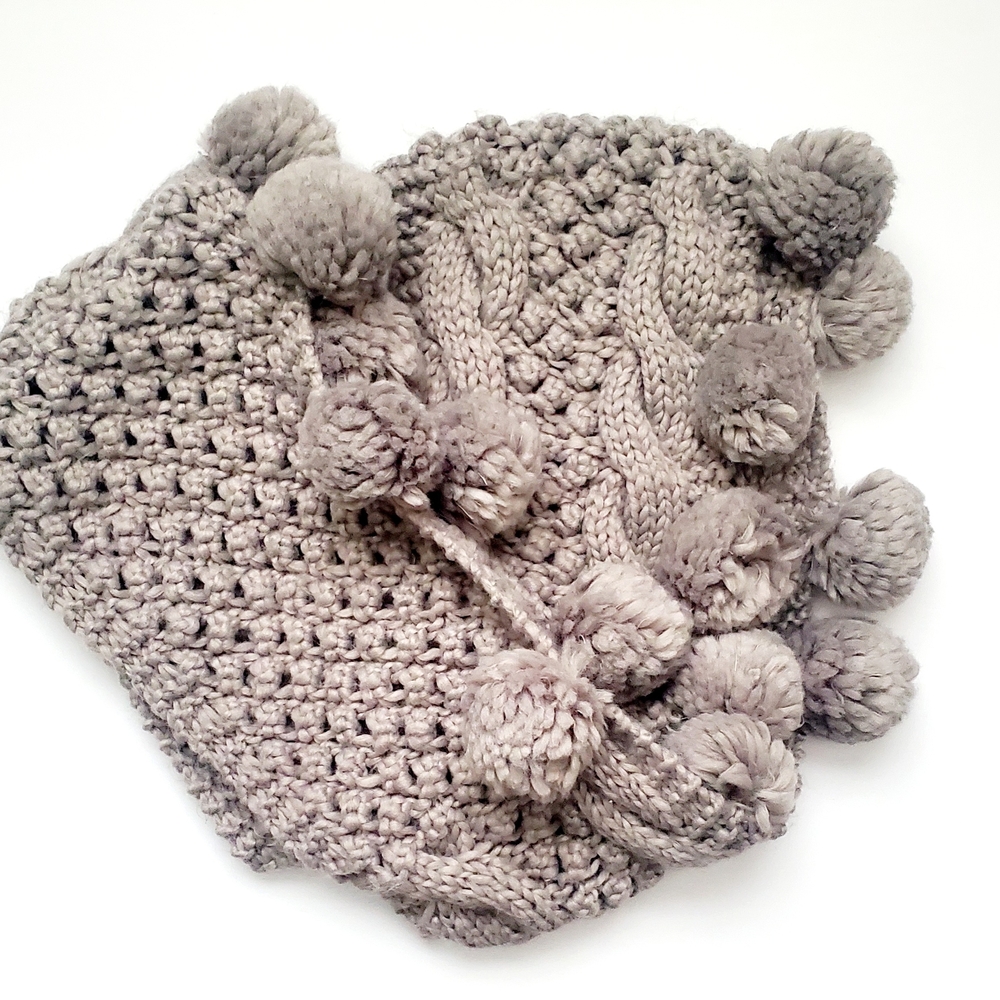 Cozy Gray Knit Enternal Scarf with Pom Poms - Picture 2 of 4